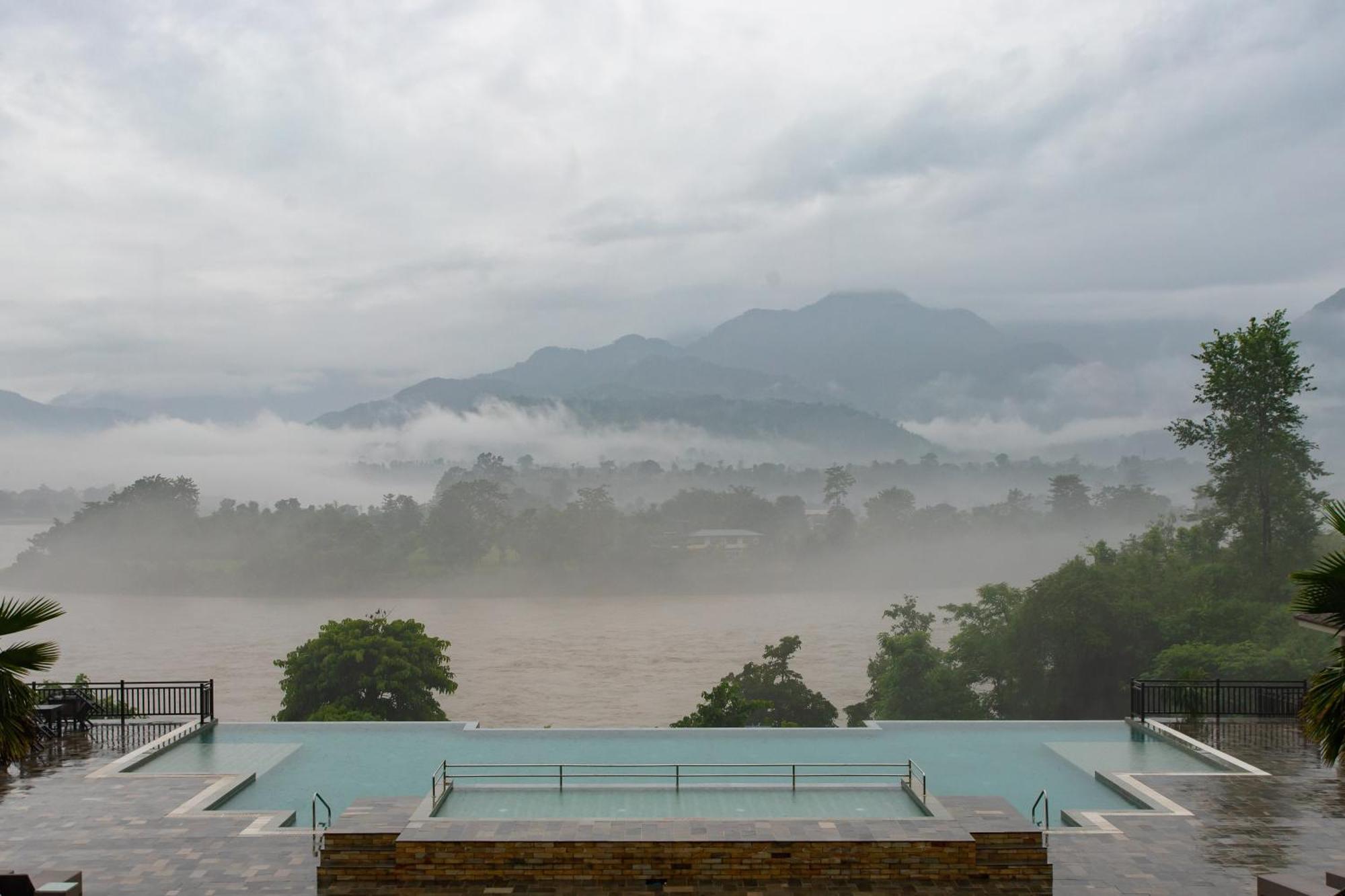 Regenta Resort & Spa By Riverside, Chitwan Exteriör bild