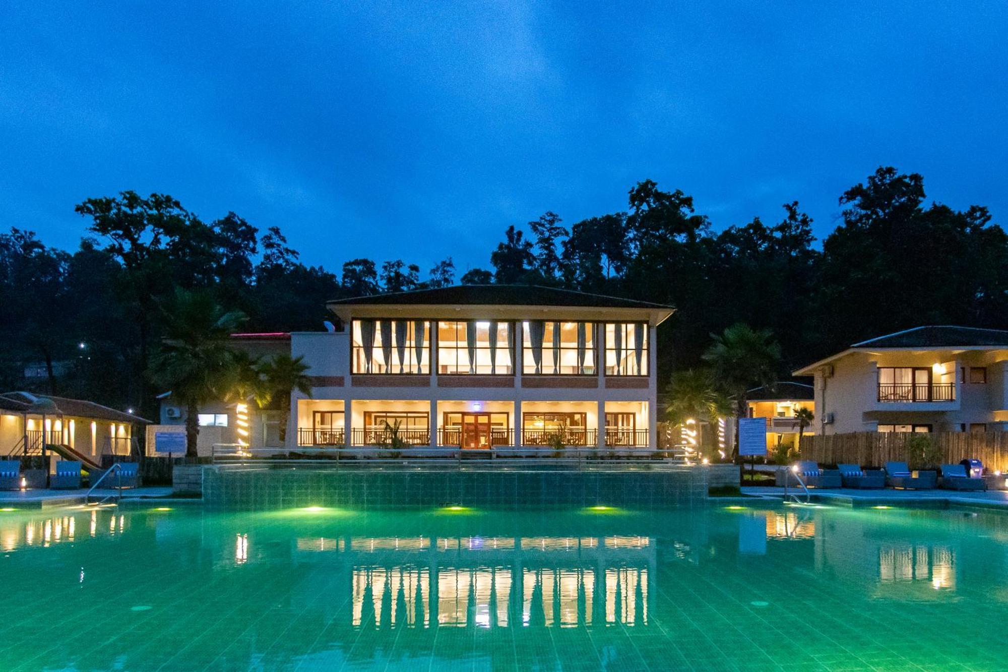 Regenta Resort & Spa By Riverside, Chitwan Exteriör bild